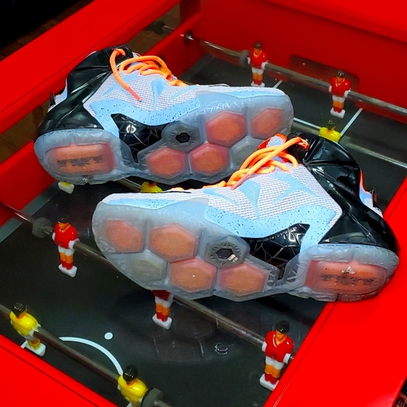 Lebron Xll - Picture 7 of 7